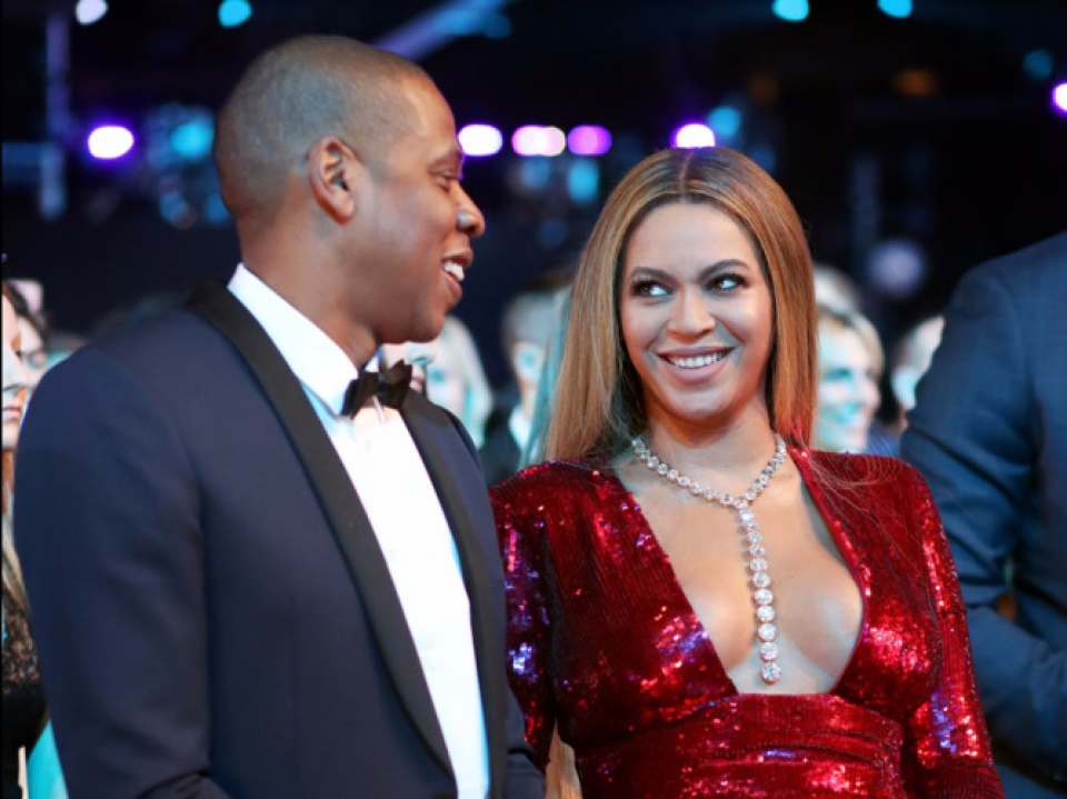 nhung ngoi sao noi tieng chung tay cuu tro nan nhan bao harvey