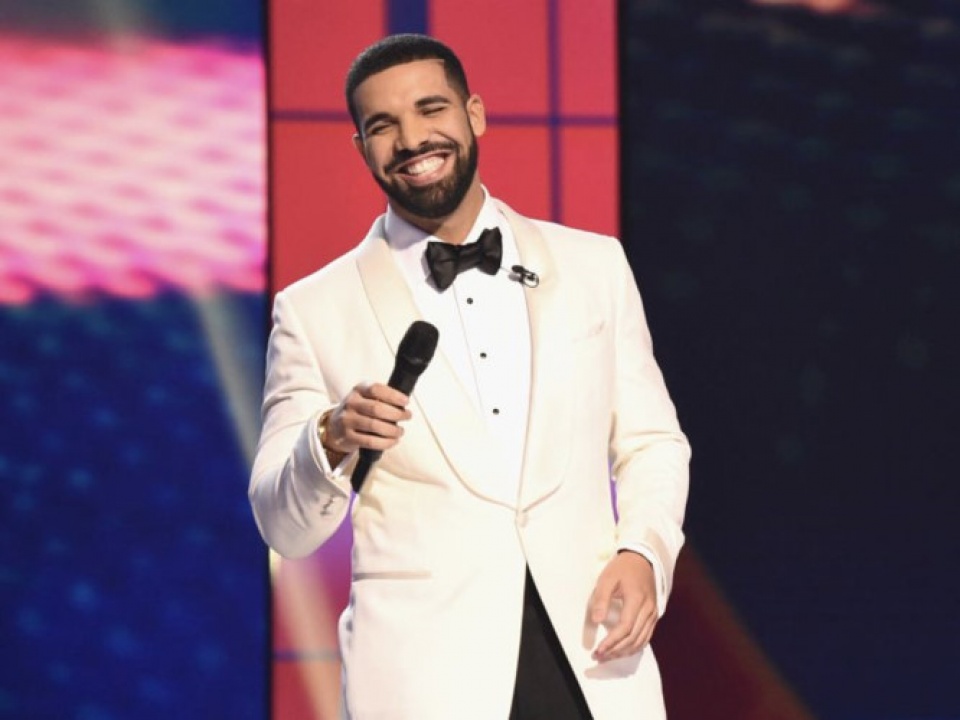 nhung ngoi sao noi tieng chung tay cuu tro nan nhan bao harvey