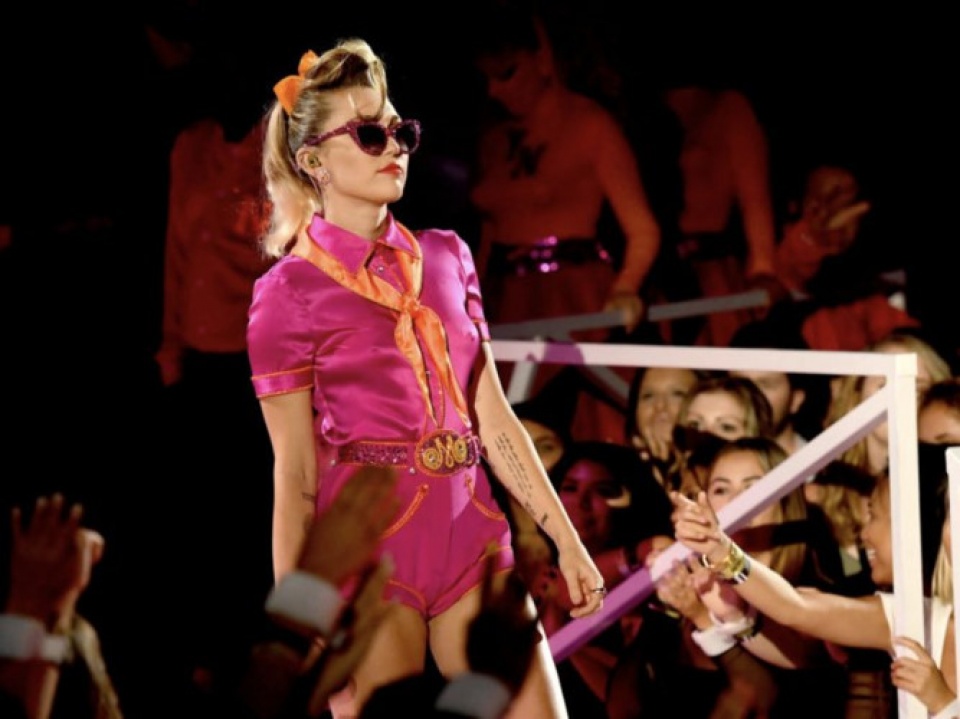 nhung ngoi sao noi tieng chung tay cuu tro nan nhan bao harvey