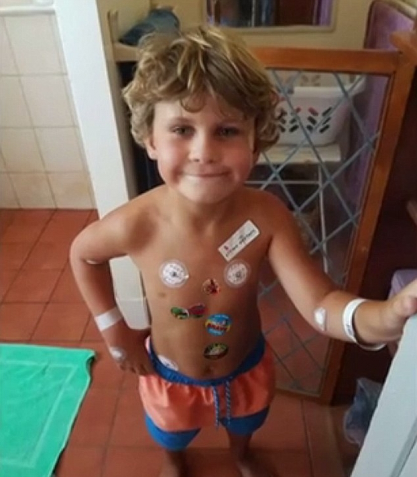 be 6 tuoi 2 lan bi ran doc nhat the gioi can van song sot than ky