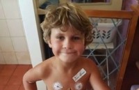 em be moi 6 tuoi trong da nhu ong lao 60