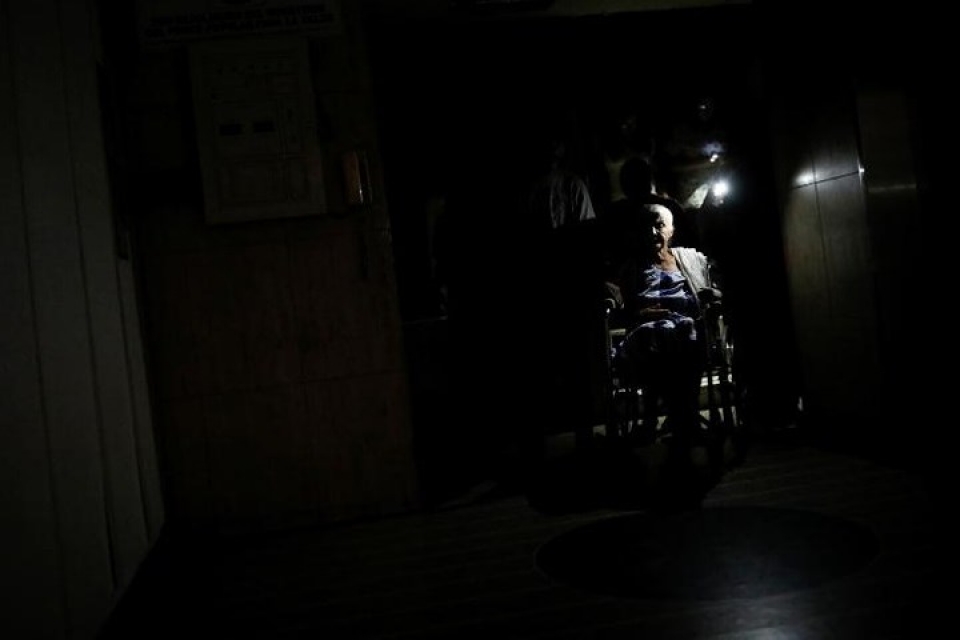 venezuela vat va voi tinh trang thieu dien thap sang va chong nong