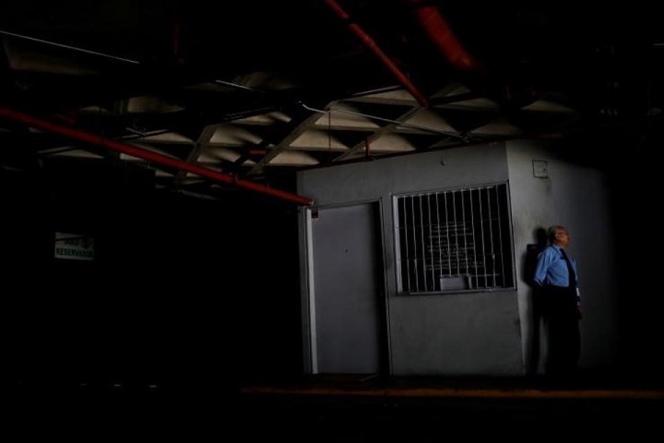 venezuela vat va voi tinh trang thieu dien thap sang va chong nong