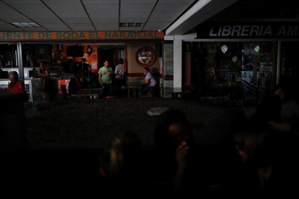 venezuela vat va voi tinh trang thieu dien thap sang va chong nong