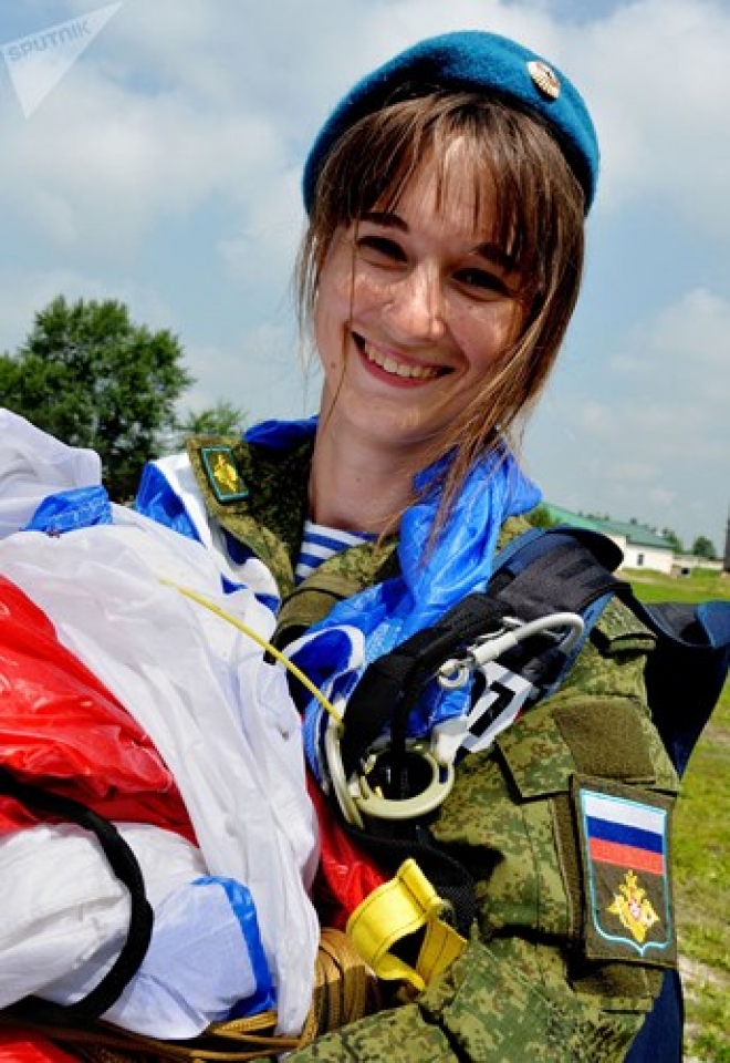 nam nu quan nhan trong luc luong do bo duong khong nga so tai