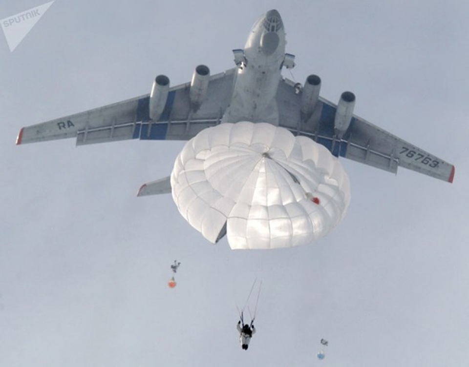 nam nu quan nhan trong luc luong do bo duong khong nga so tai
