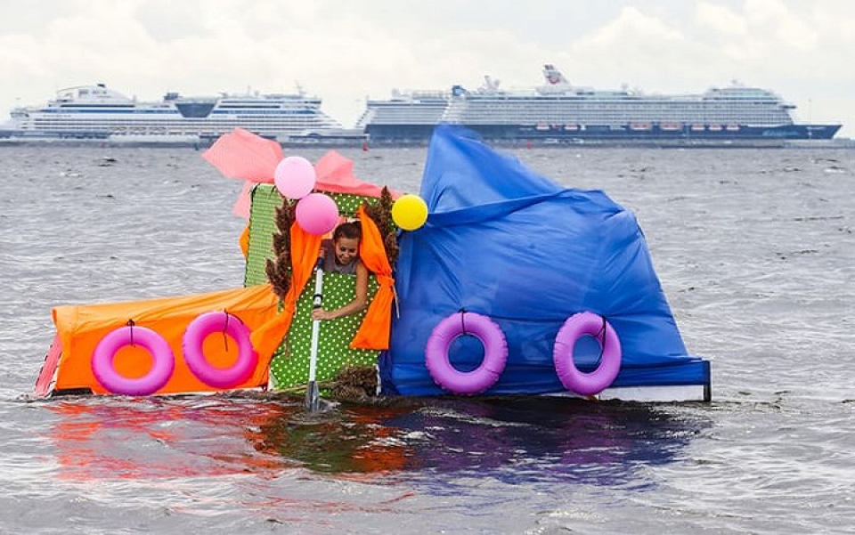 Nga: Lễ hội phao cực vui nhộn ở St. Petersburg nga le hoi phao cuc vui nhon o st petersburg