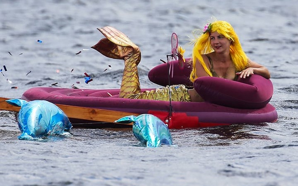 Nga: Lễ hội phao cực vui nhộn ở St. Petersburg nga le hoi phao cuc vui nhon o st petersburg