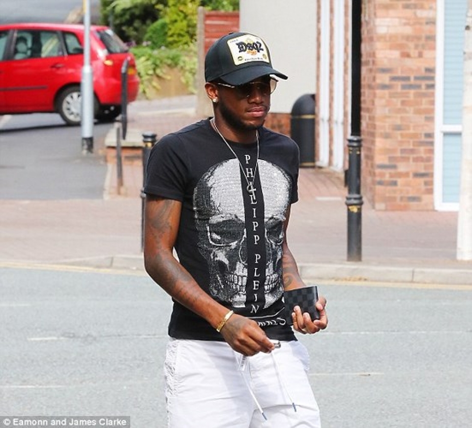 tan binh cua mu banh bao ben chiec range rover do dao pho