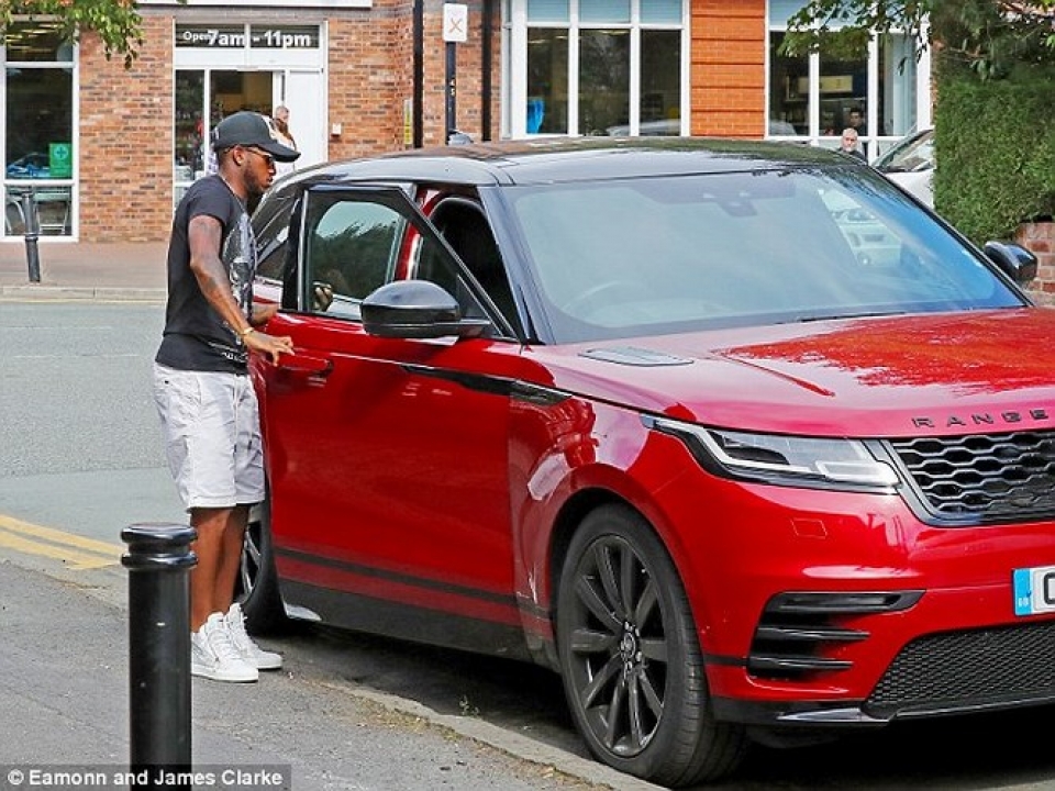 tan binh cua mu banh bao ben chiec range rover do dao pho