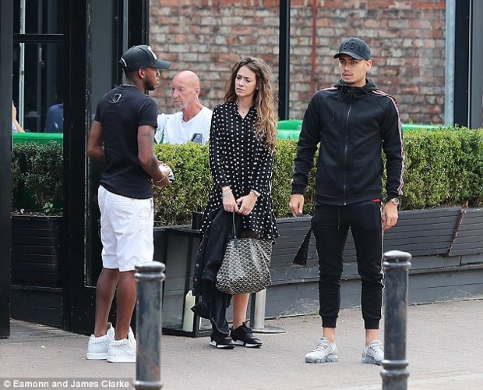 tan binh cua mu banh bao ben chiec range rover do dao pho