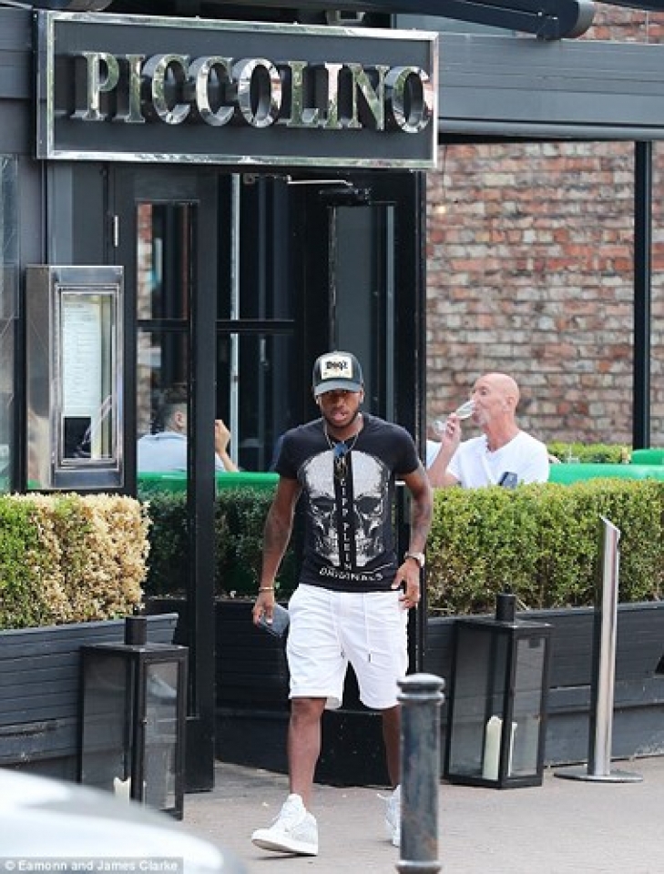 tan binh cua mu banh bao ben chiec range rover do dao pho