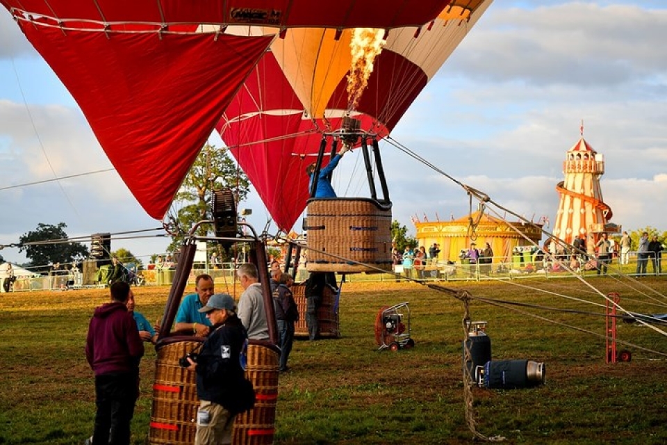choang ngop truoc le hoi khinh khi cau lon nhat chau au