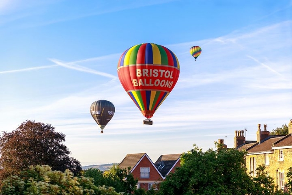 choang ngop truoc le hoi khinh khi cau lon nhat chau au
