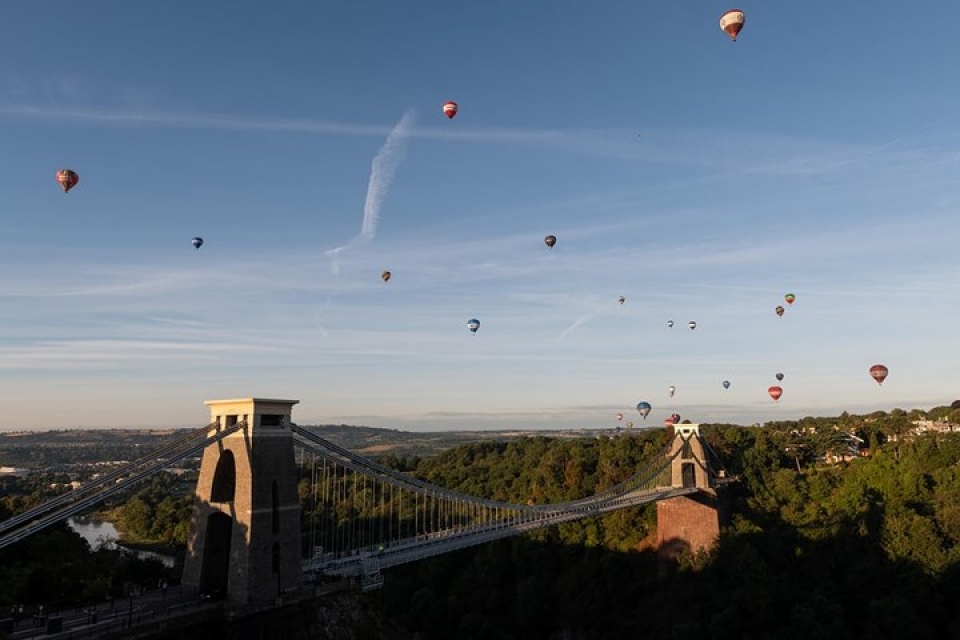 choang ngop truoc le hoi khinh khi cau lon nhat chau au