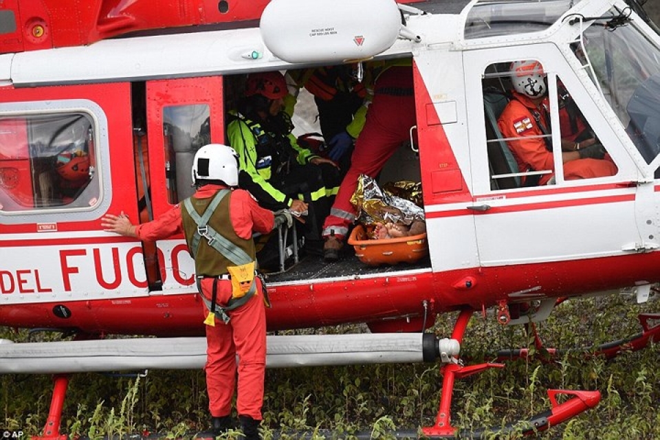 hinh anh hai hung trong vu sap cau cao toc italy lam it nhat 35 nguoi chet