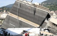 Hình ảnh hãi hùng trong vụ sập cầu cao tốc Italy làm ít nhất 35 người chết