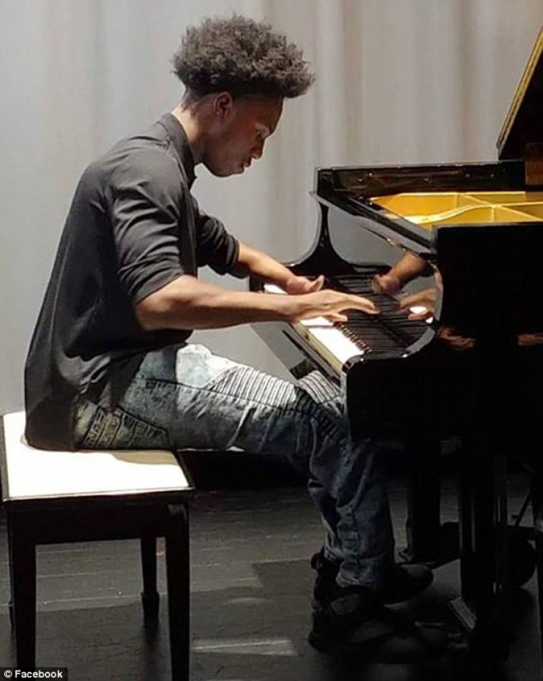 Cảm phục thanh niên khuyết tật chơi đàn piano điệu nghệ cam phuc thanh nien khuyet tat choi dan piano dieu nghe