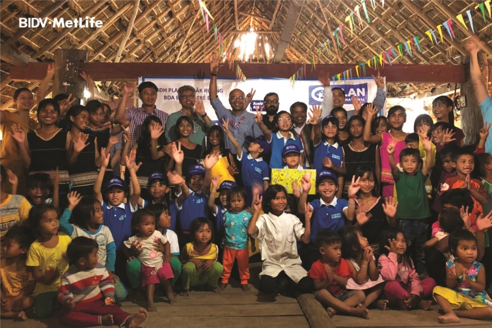 hang nghin phu nu va ho dan ngheo o tinh kin tum duoc quy metlife ho tro tang cuong hoa nhap kinh te