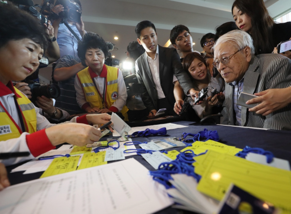 dam nuoc mat chang duong doan tu cua gia dinh ly tan han trieu