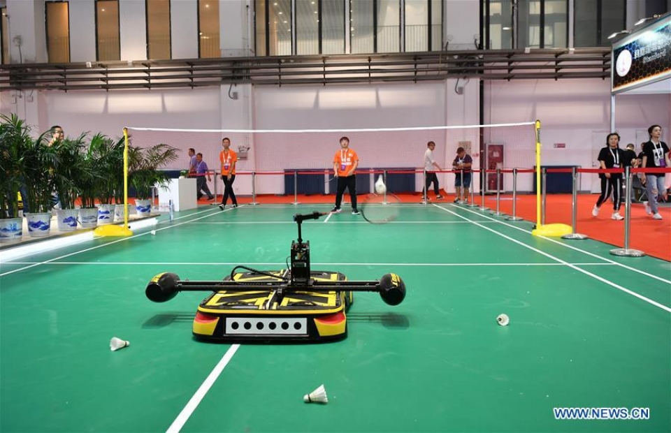 nguoi may chien binh buoc nhay vot cua nganh robot trung quoc