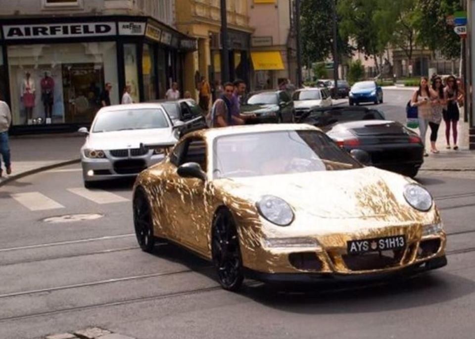 nhin qua tuong sieu xe dat do ai ngo la xe dap 4 banh hoa trang