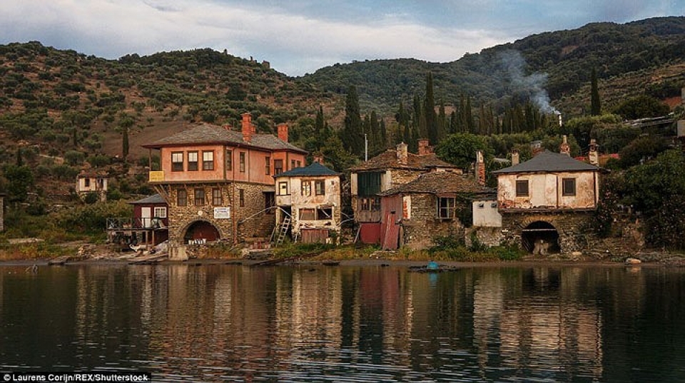 bi an vung dat cam phu nu va tre em dat chan toi