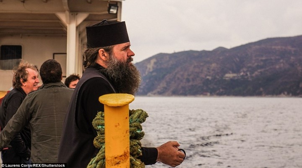 bi an vung dat cam phu nu va tre em dat chan toi