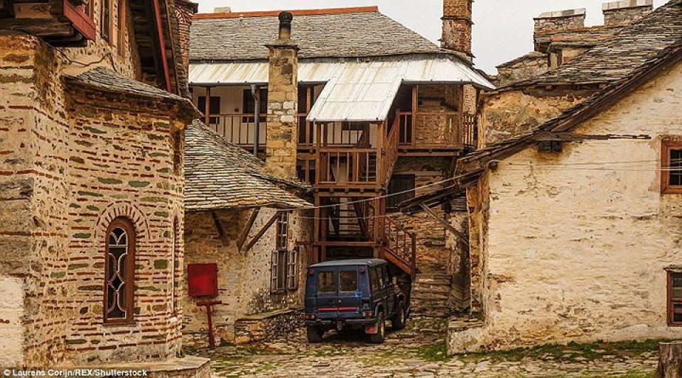 bi an vung dat cam phu nu va tre em dat chan toi