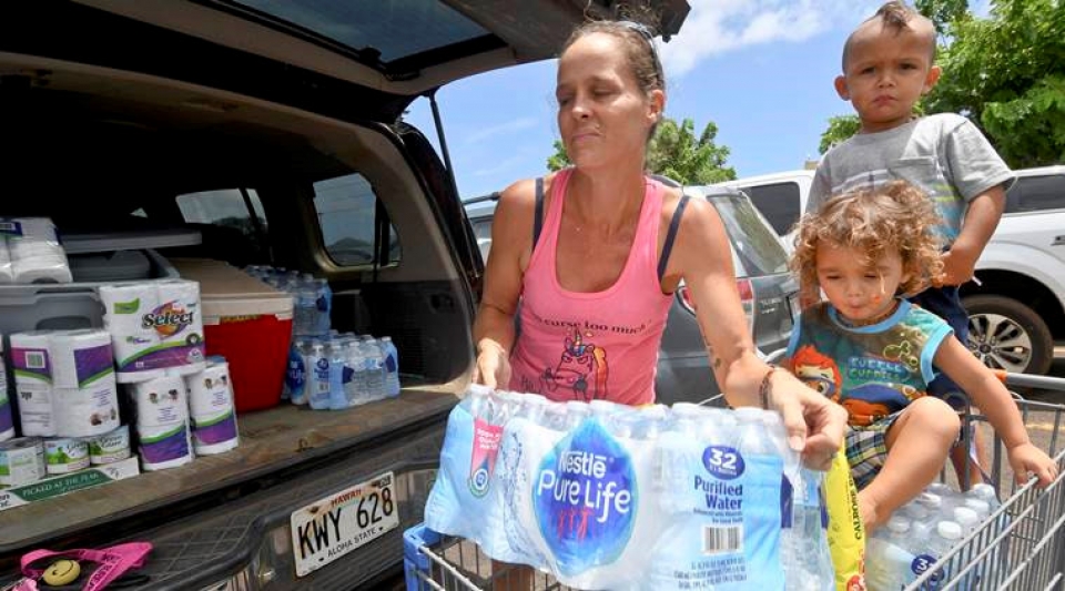 dan hawaii vet sach do truoc ngay sieu bao lane do bo