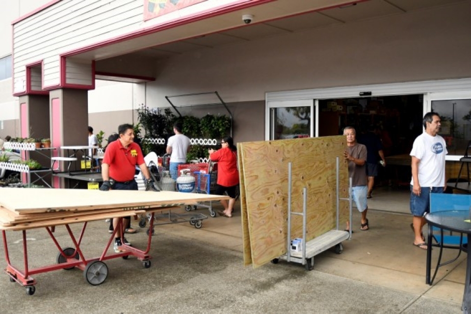 dan hawaii vet sach do truoc ngay sieu bao lane do bo