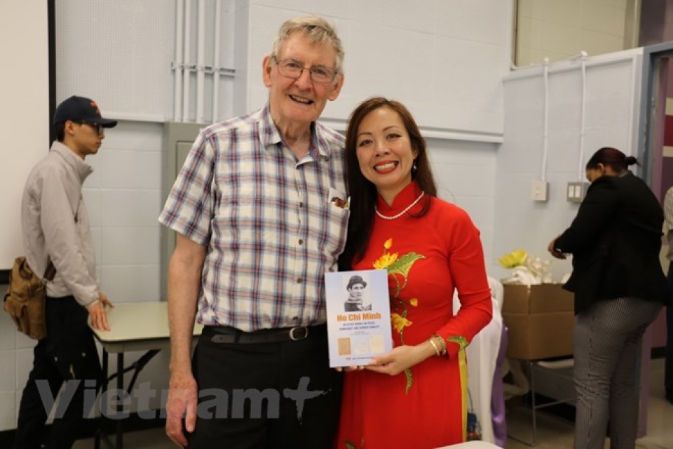 ra mat cuon sach thu 3 ve chu tich ho chi minh tai canada
