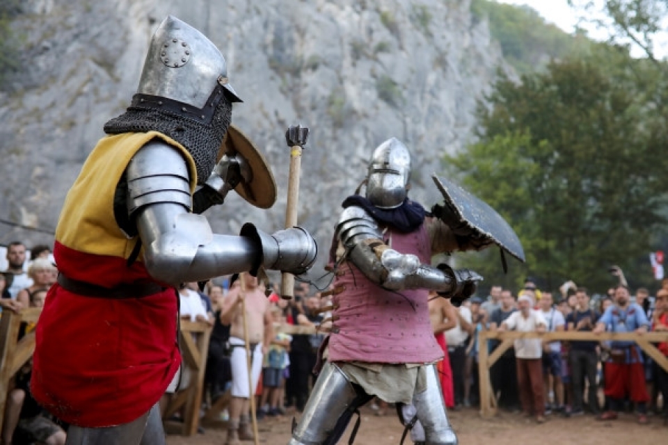 hiep si tai hien cac tran chien thoi trung co chau au o serbia