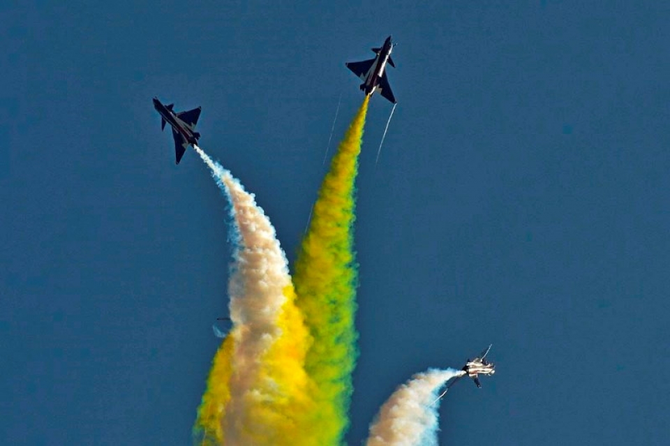 Tiêm kích MiG-29 bay đội hình bậc thang trên bầu trời ngoại ô Moscow tiem kich mig 29 bay doi hinh bac thang tren bau troi ngoai o moscow