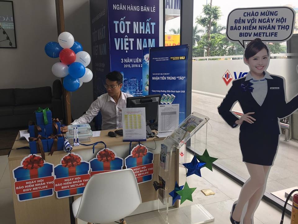 BIDV MetLife hỗ trợ khách hàng giao dịch nộp phí bảo hiểm bidv metlife ho tro khach hang giao dich nop phi bao hiem