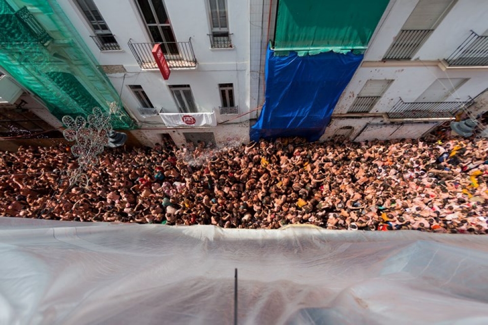 nhung khoanh khac an tuong trong dai chien ca chua lon nhat the gioi