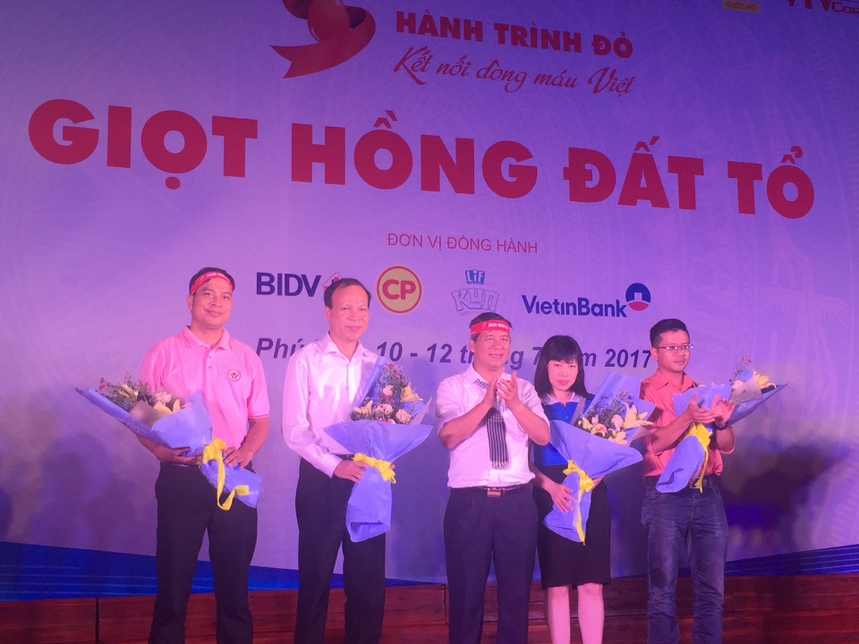 BIDV đồng hành với “Hành trình đỏ” lần thứ 5 bidv dong hanh voi hanh trinh do lan thu 5
