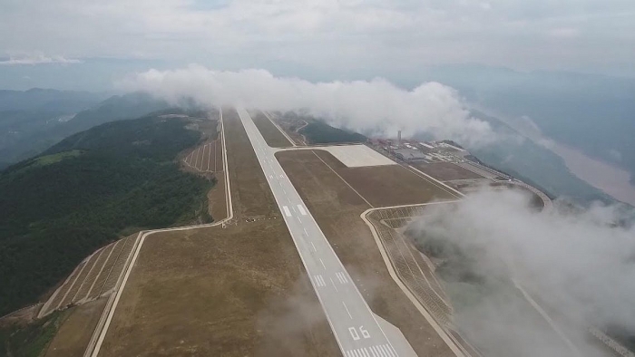 Trung Quốc mở cửa sân bay ‘nằm trên biển mây’ trung quoc mo cua san bay nam tren bien may