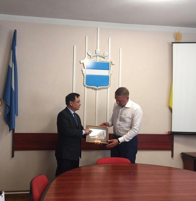 dai su nguyen anh tuan lam viec tai thanh pho kremenchuk va du khai mac hoi cho sorochinsky 2019