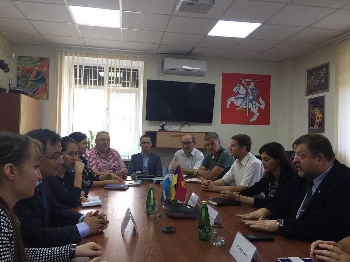 dai su nguyen anh tuan lam viec tai thanh pho kremenchuk va du khai mac hoi cho sorochinsky 2019