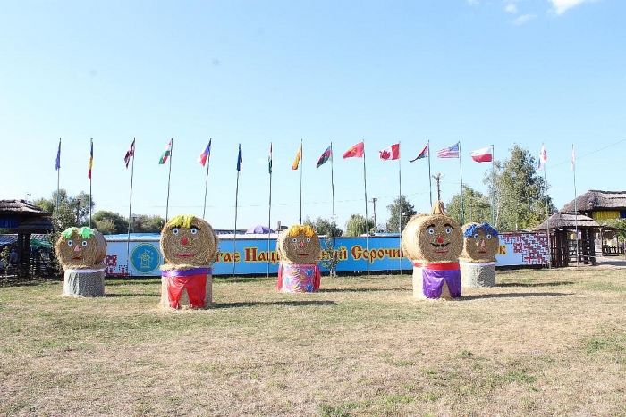 dai su nguyen anh tuan lam viec tai thanh pho kremenchuk va du khai mac hoi cho sorochinsky 2019