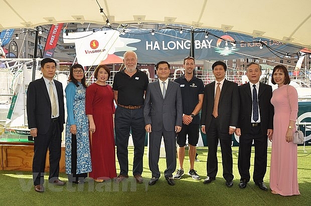 thuyen buom ha long bay viet nam tham gia cuoc dua vong quanh the gioi