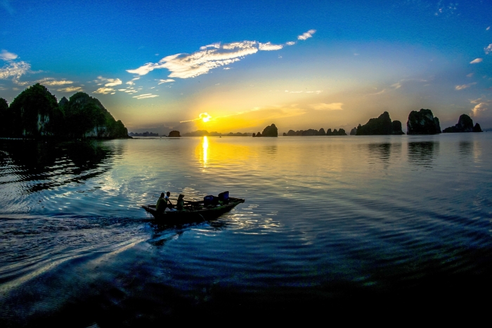 thuyen buom ha long bay viet nam tham gia cuoc dua vong quanh the gioi