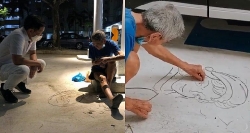 Singapore: Cụ ông 77 tuổi có biệt tài biến cành cây vụn thành tranh chân dung