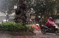 Dự báo thời tiết ngày và đêm nay (5/8):  Hầu hết các khu vực trên cả nước có mây, mưa và dông, có nơi mưa rất to