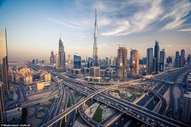 Dubai là thành phố đông dân nhất của Các Tiểu Vương quốc Arab thống nhất (UEA) và là Thủ đô của Tiểu Vương quốc Dubai, nằm ở phía Đông bán đảo Arab. 1015 thanhbinh 48 docx 1596553147238
