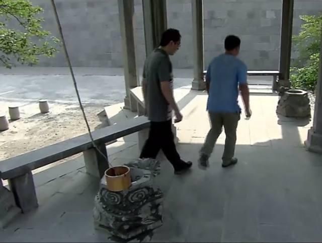 Hai giếng nước cổ trong chùa có vị khác nhau một bên đắng một bên ngọt hai gieng nuoc co trong chua co vi khac nhau mot ben dang mot ben ngot