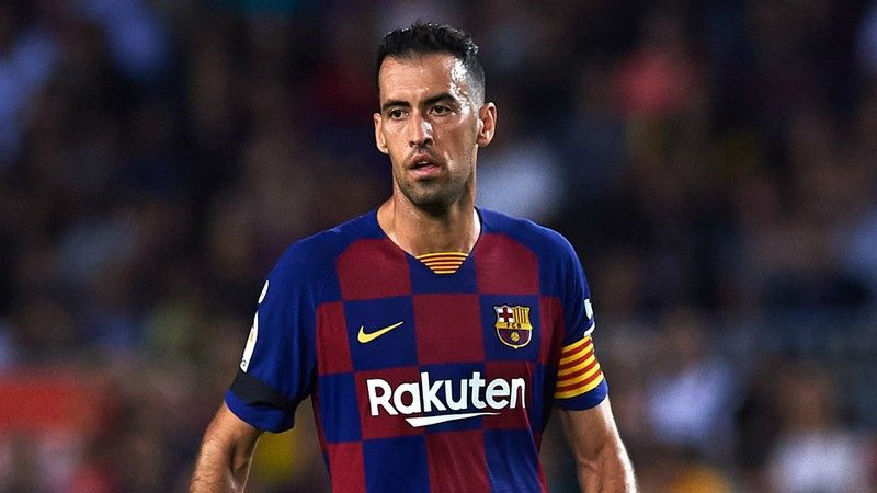 Tiền vệ: Busquets 1542-7-busquets-qjvx