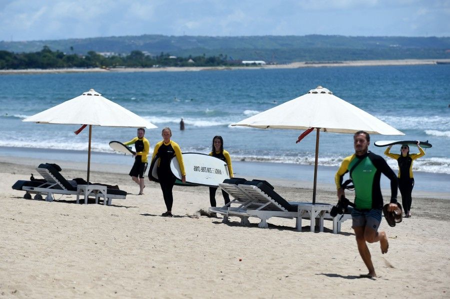 Khách du lịch tại đảo Bali, Indonesia. (Nguồn: AFP) 3842-eamaj41-1580907072