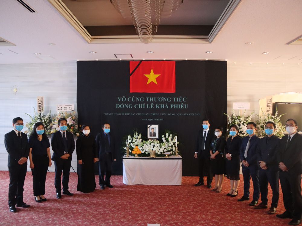 Tổng Lãnh sự quán Việt Namtại Osaka tổ chức lễ viếng đồng chí Lê Khả Phiêu Nguyên Tổng Bí thư Đảng Cộng sản Việt Nam tong lanh su quan viet namtai osaka to chuc le vieng dong chi le kha phieu nguyen tong bi thu dang cong san viet nam